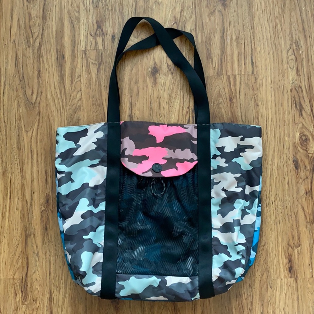 Lululemon “Take it On” tote bag